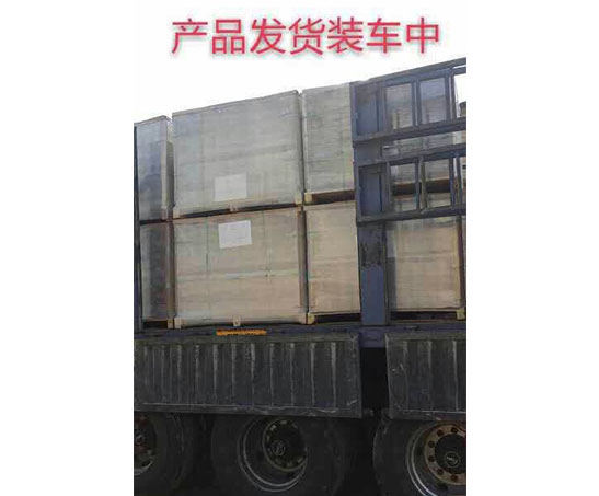 産品發貨裝車中